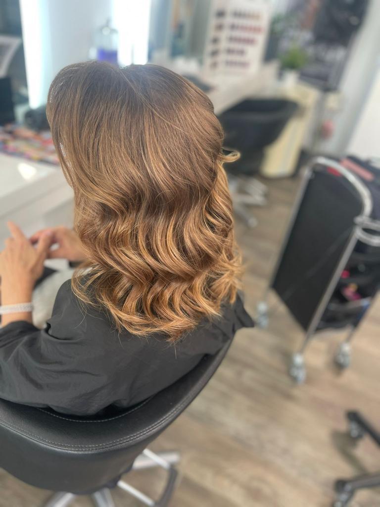 Balayage im Salon, seitlich