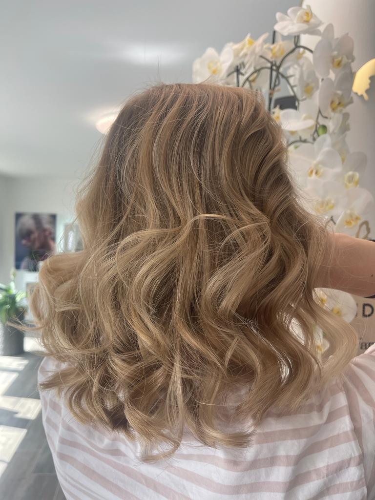 Lange Balayage in sanftem Blond